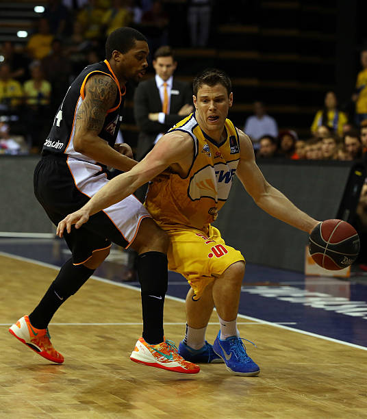 虽然首回合 虽然首回合